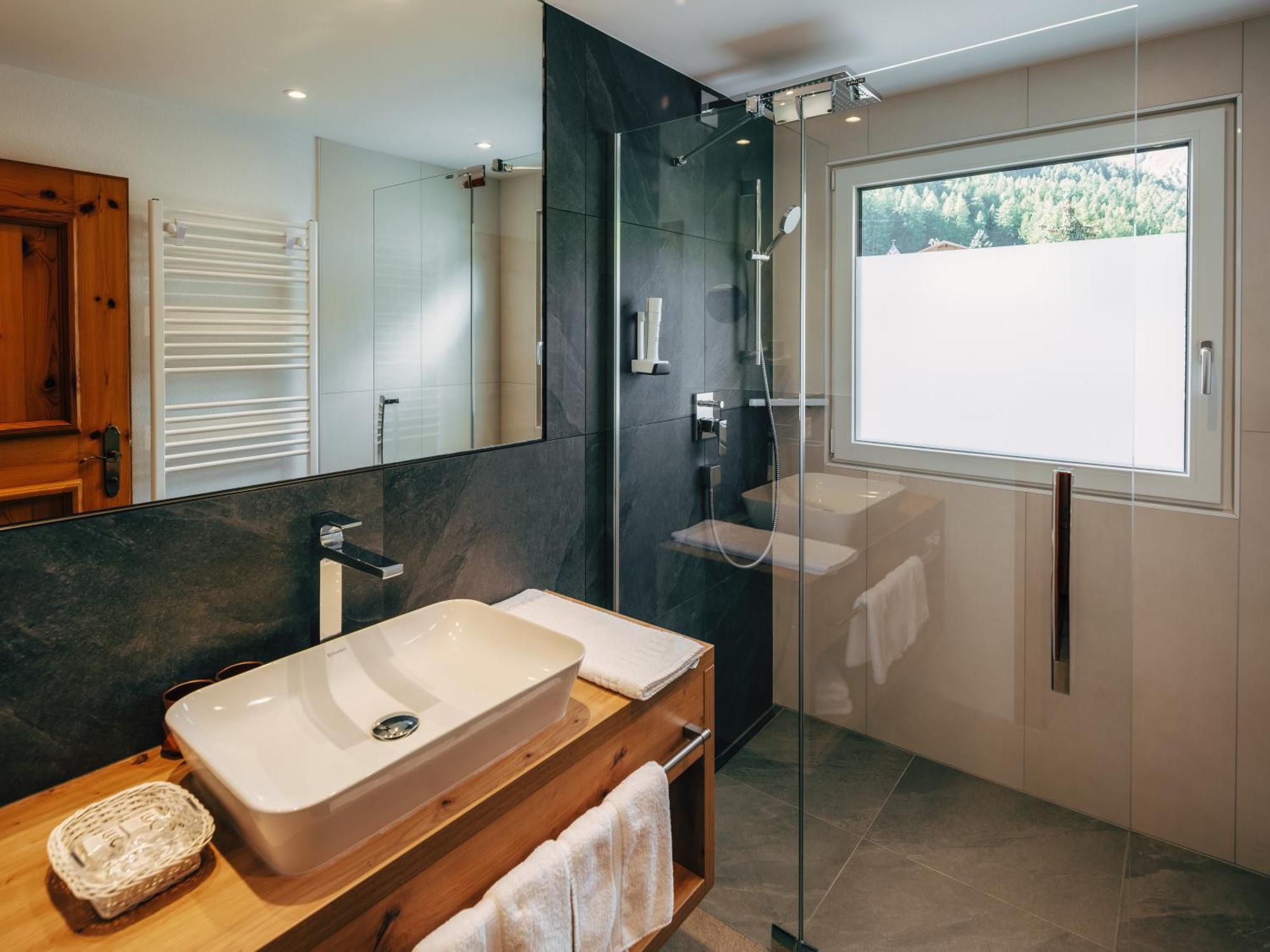 Wellnesshotel Engadin Samnaun Exterior foto