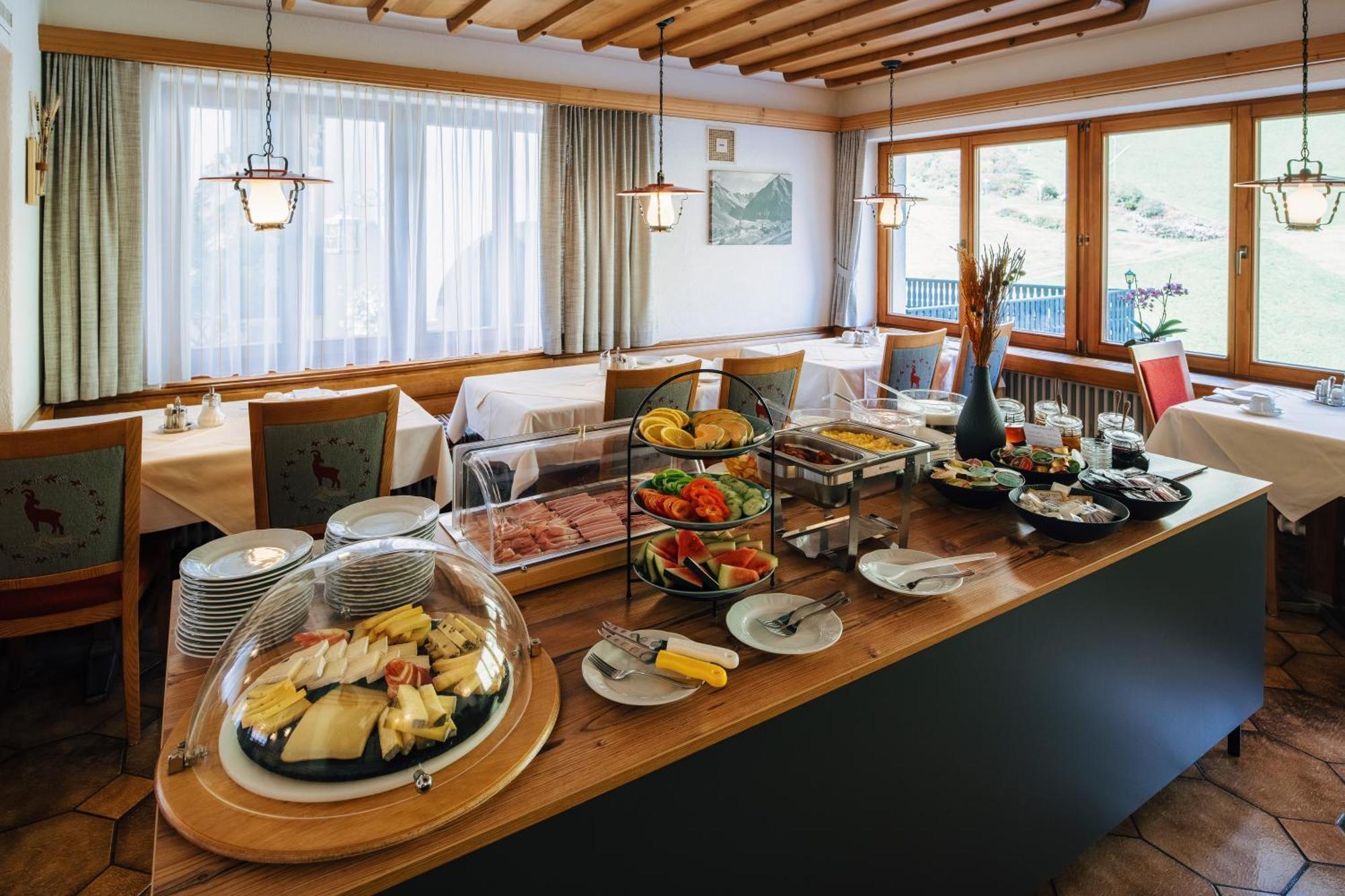 Wellnesshotel Engadin Samnaun Exterior foto
