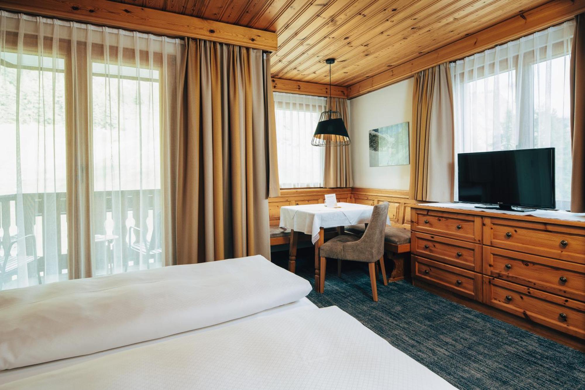 Wellnesshotel Engadin Samnaun Exterior foto