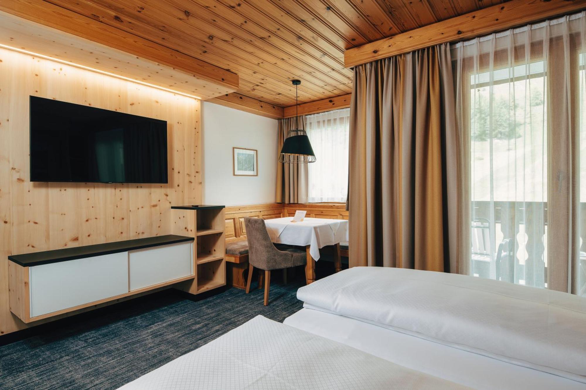 Wellnesshotel Engadin Samnaun Exterior foto