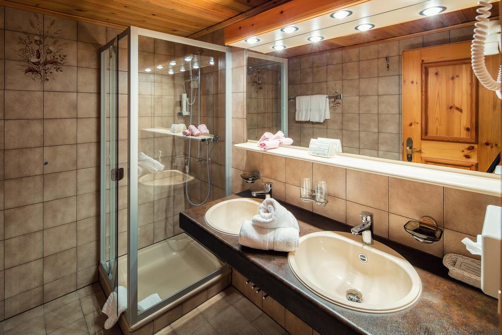 Wellnesshotel Engadin Samnaun Exterior foto
