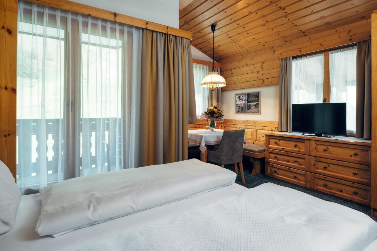 Wellnesshotel Engadin Samnaun Exterior foto